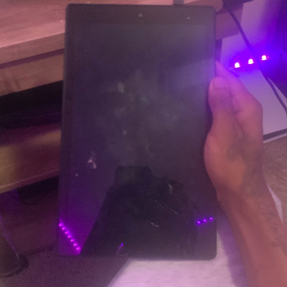 Amazon tablet (crack on screen)